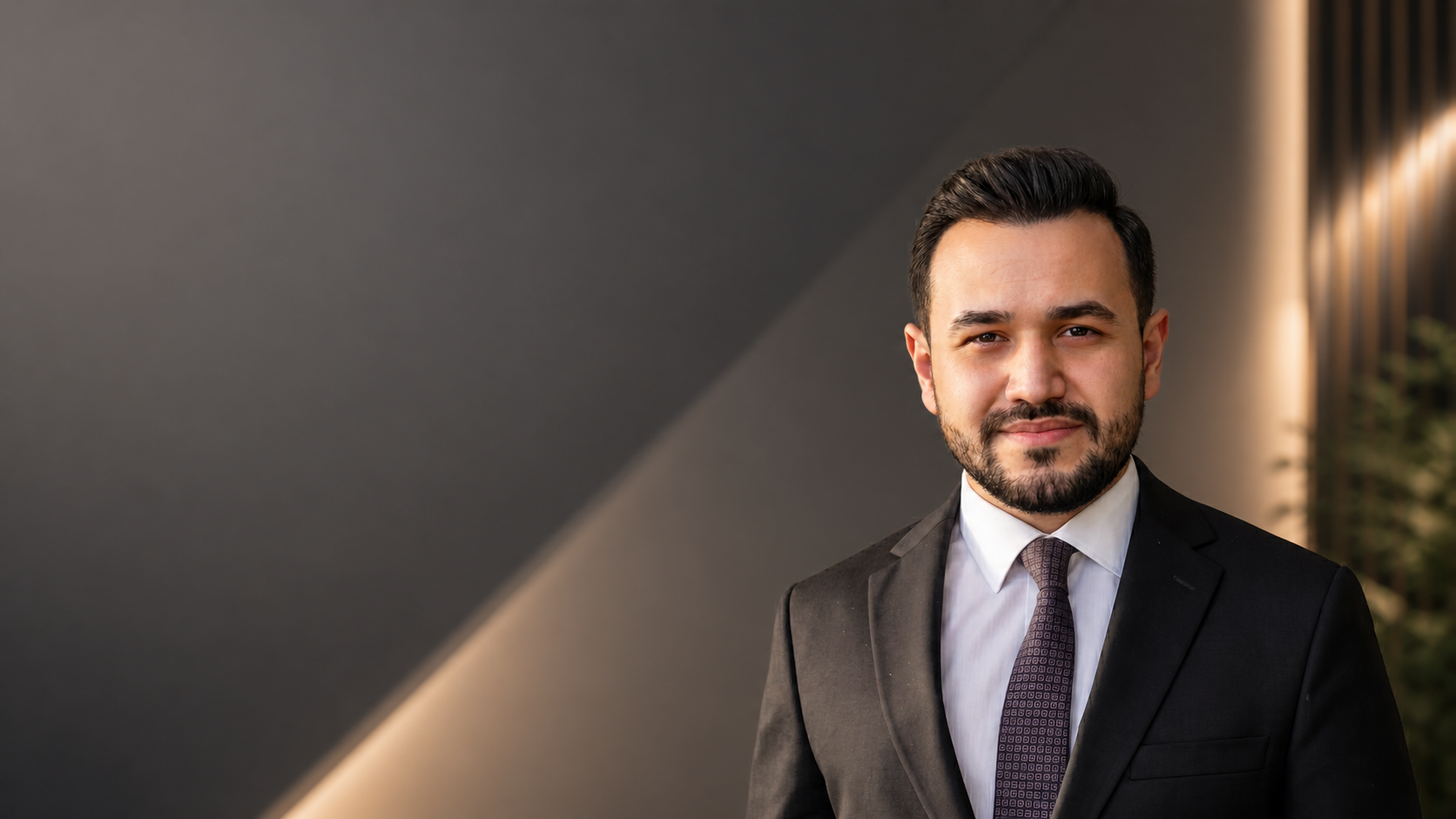 Emre Mutlu, Shopify Hydrogen developer, in a city setting